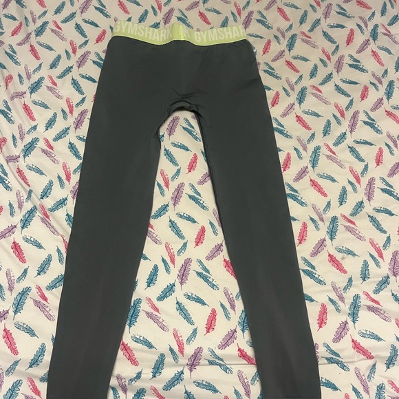 🌸Gymshark Dark Grey with Green Leggings - Picture 4 of 5